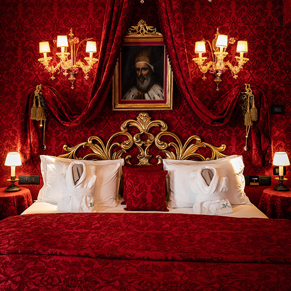 DOGE'S ROOM